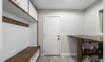 316 S Country Club Ave, Brandon, SD 57005