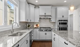 3048 N Spurway Dr, Ann Arbor, MI 48105