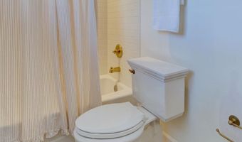 50 BEACH COTTAGE Ln, Atlantic Beach, FL 32233