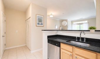 2465 ARMY NAVY Dr 1-101, Arlington, VA 22206
