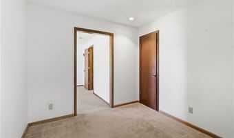4 Skyline Dr, Adrian, MO 64720