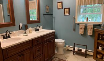 46 Club House Ln 9, Auburn, ME 04210