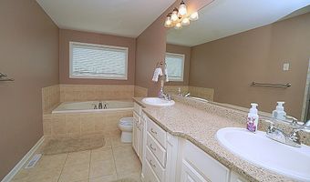 47 Timber Cove Ct, Amherst, NY 14051