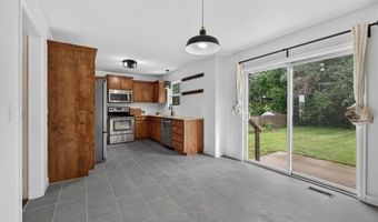 16913 Juniper Dr, Basehor, KS 66007
