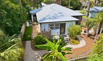 165 10th St, Apalachicola, FL 32320