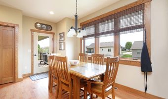 422 Stonegate Ct SW, Altoona, IA 50009