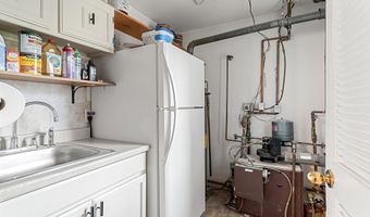 19 Elm St, Beachwood, NJ 08722