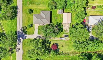 4 Skyline Dr, Adrian, MO 64720