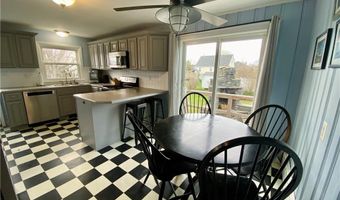 182 Newport Ave, Middletown, RI 02842