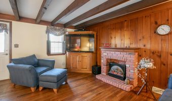 75 Lakeview Dr, Allentown, NJ 08501