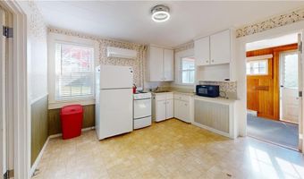 26 Freebody St, Newport, RI 02840