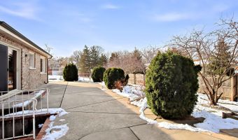 818 RUMPLE Ln, Addison, IL 60101