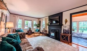 42 Mechanic St, North Smithfield, RI 02896