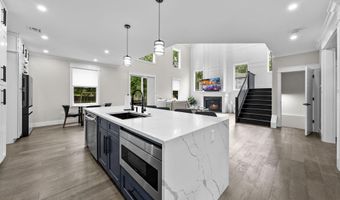 129 Magnolia Ln, Middletown, NJ 07748