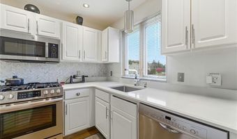 152 Fairway Dr, Coventry, RI 02816