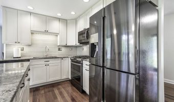 1631 S Surrey Ridge Dr, Arlington Heights, IL 60005