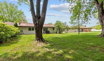 3122 N BLUEMOUND Dr, Appleton, WI 54913