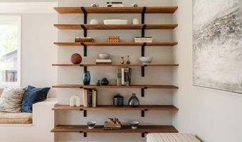2061 N Roosevelt Ave, Altadena, CA 91001