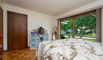 874 Hillandale Dr, Antioch, IL 60002