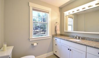 165 Lenihan Ln, East Greenwich, RI 02818