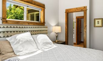 2452 Creekwood Dr, Bozeman, MT 59715