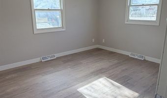 1517 NAVARINO St, Algoma, WI 54201