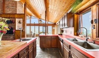 1035 Mohegan Trl, Block Island, RI 02807