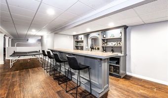 4 Hart Pond Dr, North Smithfield, RI 02896