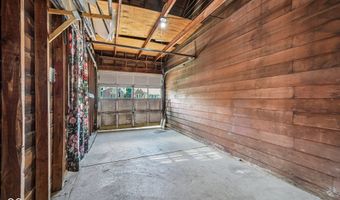 308 E 38th St, Anderson, IN 46013