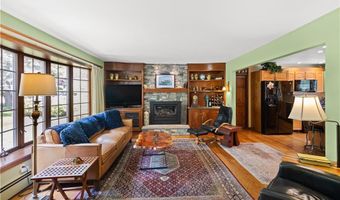 10 Bartlett Rd, Middletown, RI 02842