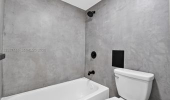 3301 N Country Club Dr 101, Aventura, FL 33180