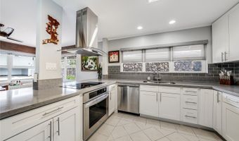 977 Makaiwa St, Honolulu, HI 96816