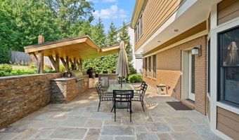 4226 40TH St N, Arlington, VA 22207