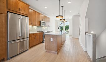 313 CALVERT Ave, Alexandria, VA 22301