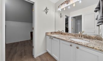 4001 Whitehall Ln, Algonquin, IL 60102