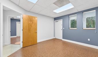 220 N WESTMONTE Dr B, Altamonte Springs, FL 32714