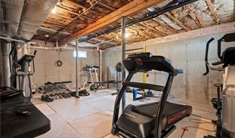 121 Stillwater Rd, Smithfield, RI 02917