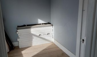 29 Whitney St, Auburn, ME 04210