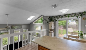 68 Everglade Ave, Warwick, RI 02886