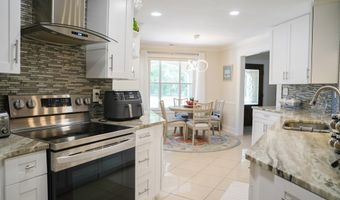8 Apalachee St, Apalachicola, FL 32320