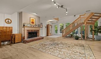 915 Timber Glen Ln, Ballwin, MO 63021