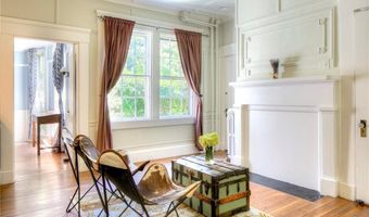 24 Old Beach Rd, Newport, RI 02840