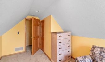 15733 Pine Cir, Basehor, KS 66007