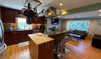 1 Edgewood Ave, Hopkinton, RI 02804