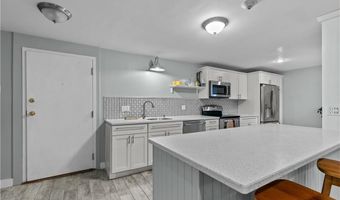 66 Girard Ave 114, Newport, RI 02840