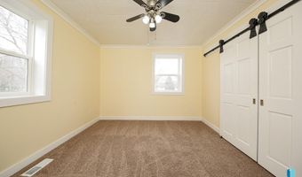 111 N 6th St, Beresford, SD 57004