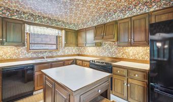 2453 Kilimanjaro Dr NE, Cedar Rapids, IA 52402