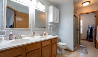 1211 10th Ave SE, Altoona, IA 50009