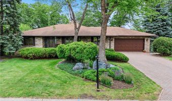 1267 Nursery Hill Ln, Arden Hills, MN 55112
