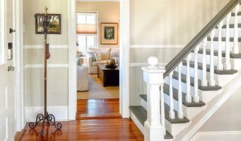 142 4th St, Apalachicola, FL 32320